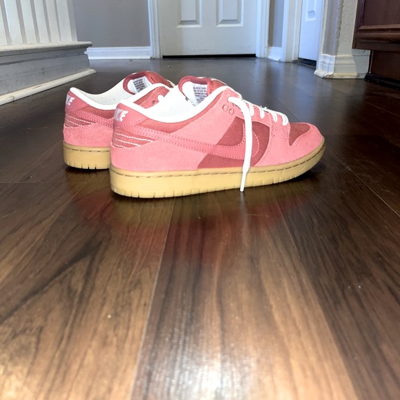 Nike dunks - Picture 1 of 3